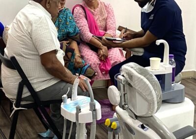 Dr-Jaydev-explaining-treatment-plan-to-patients